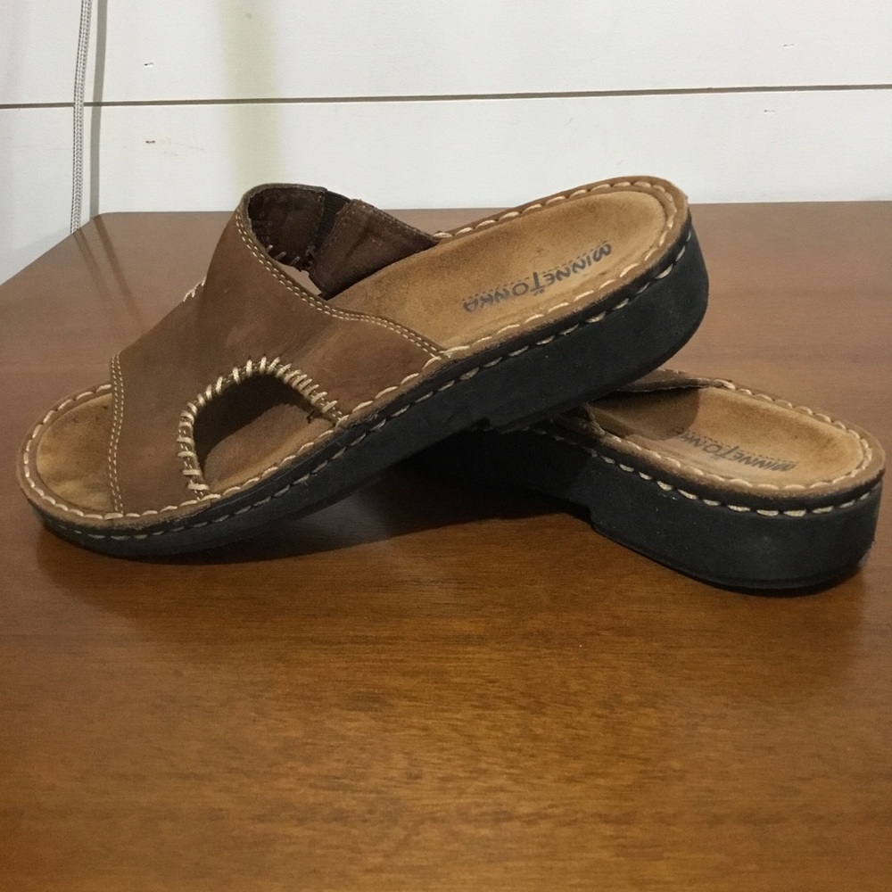 Minnetonka Beige Leather Slip On Slide Sandal Shoe Size 8